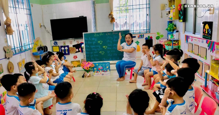School start times in Ho Chi Minh City: Some places have a 30-minute delay, others remain unchanged.