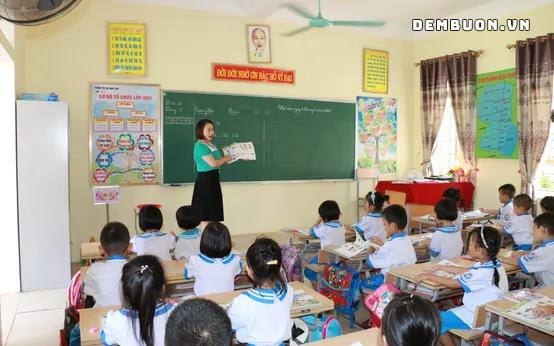 Sinh viên sư phạm: Sinh viên sư phạm được hỗ trợ học phí, chi phí sinh hoạt và cam kết việc làm